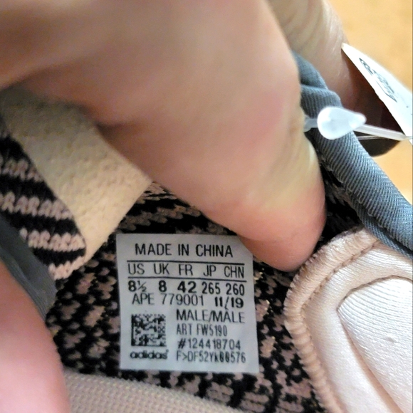 Yeezy Boost 350 V2 Yecheil Men's Size          8.5 New with Tags and Box - Picture 13 of 13